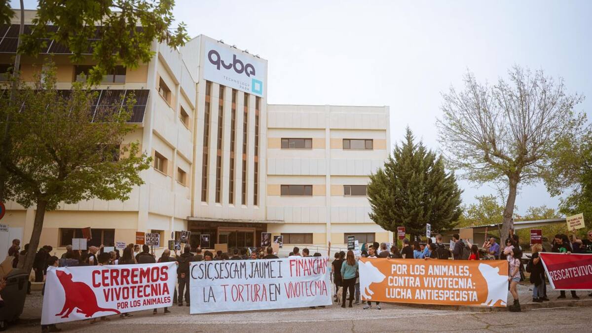 Nueva manifestación reclamando el cierre del laboratorio Vivotecnia de Tres Cantos