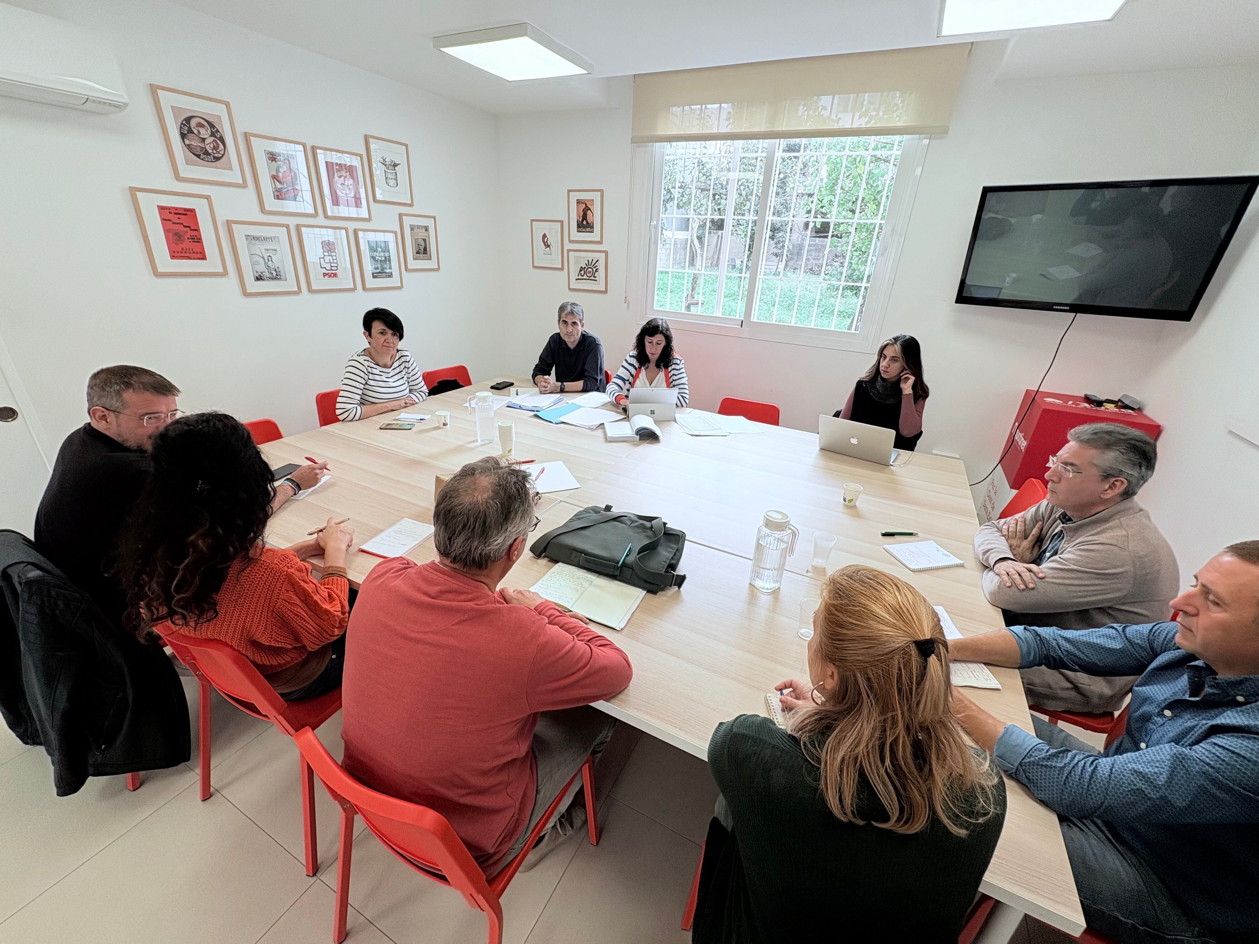 Reunión de los socialistas  con representantes sector educación (FSE)