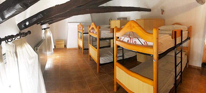 Habitación del albergue Casa Grande de Coy, en Lorca