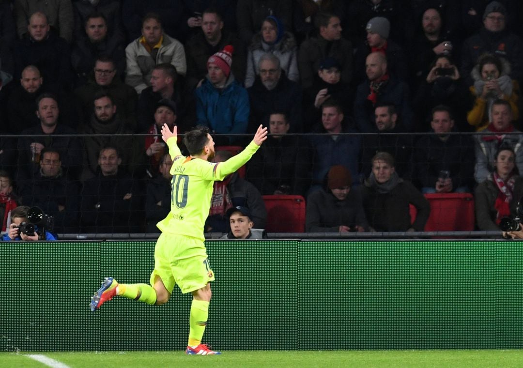 Messi celebra su gol 106 de Champions contra el PSV