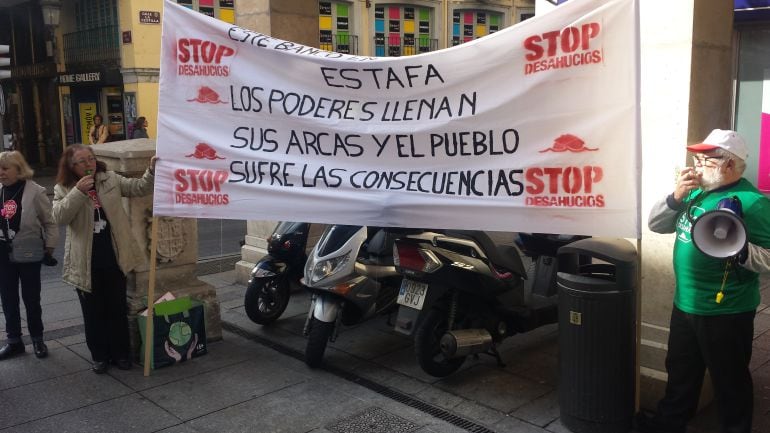 Movilización de la PAH para evitar el desahucio de un vecino de Palencia