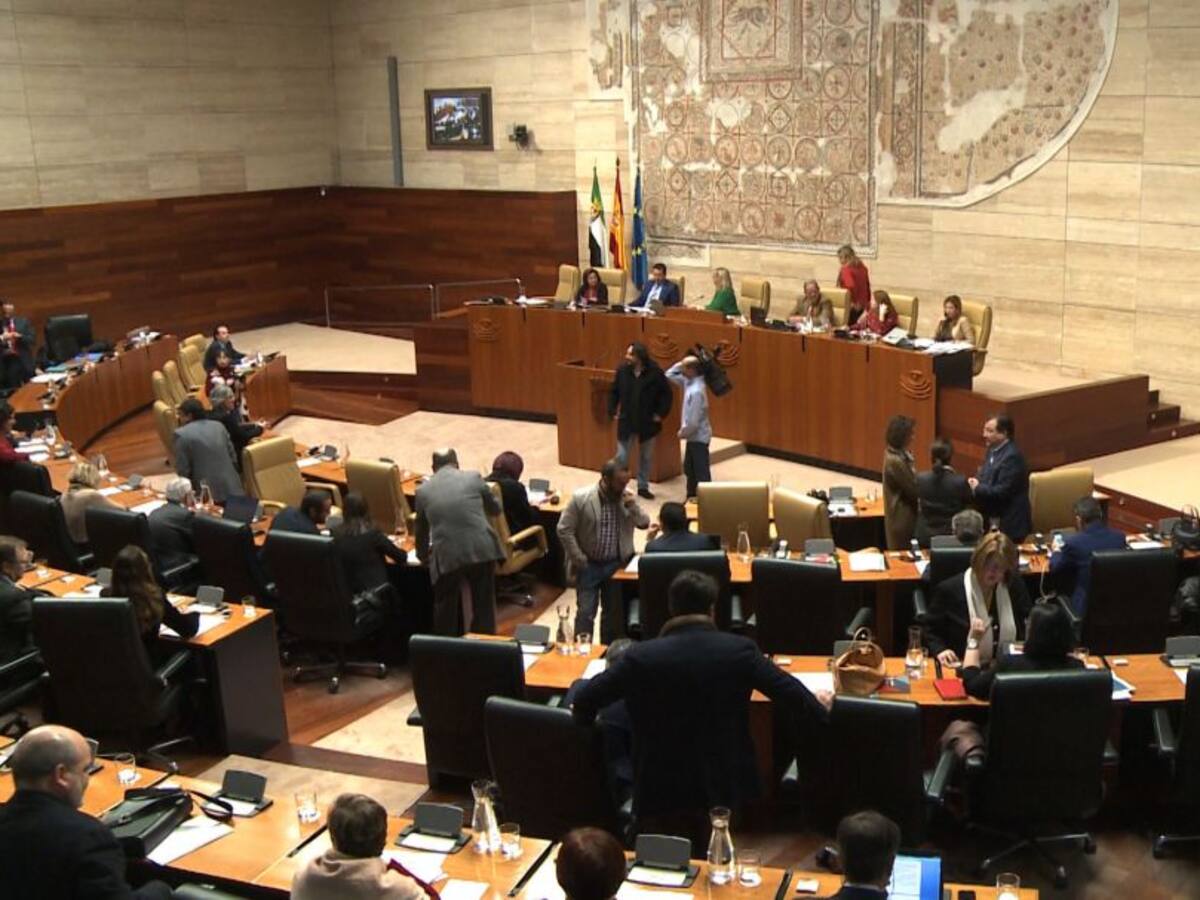 La Asamblea aprueba una propuesta contra la bilateralidad y en apoyo al 155 en Cataluña