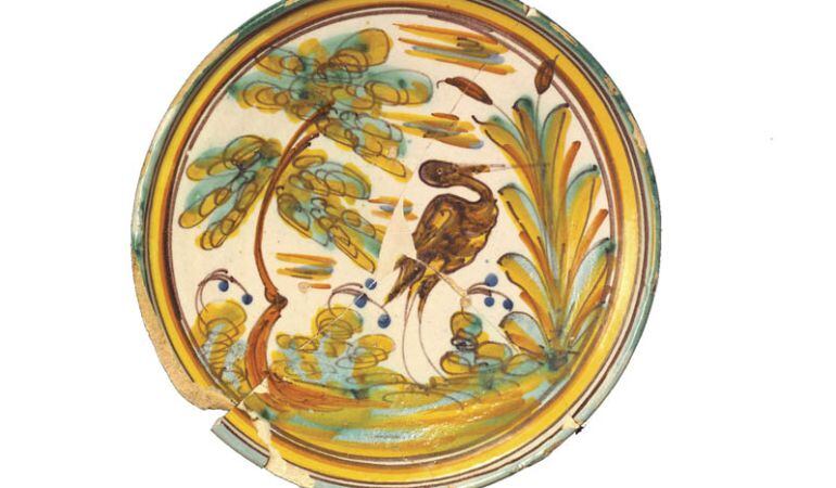 La salvilla cerámica de Talavera encontrada en la Plaza de Oriente.