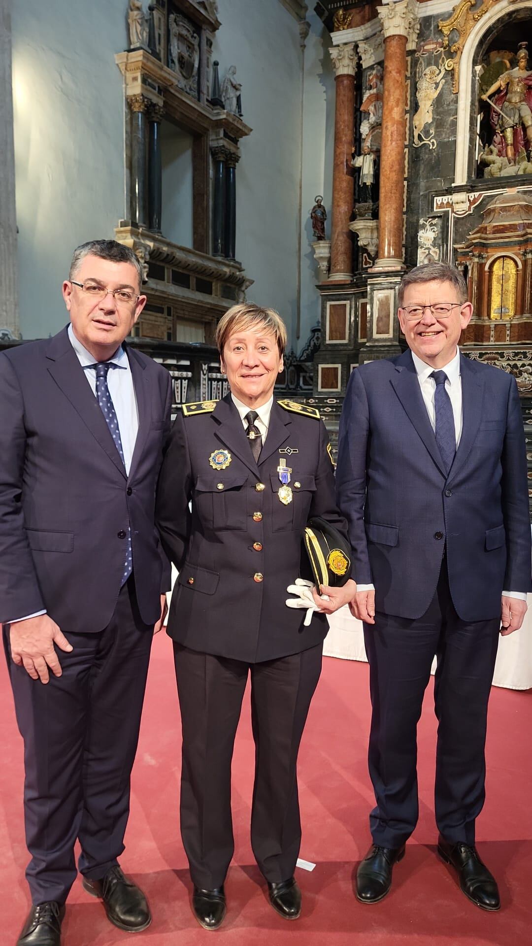 Inmaculada, con el Presidente de la Generalitat y el Presidente de Les Corts Valencianes