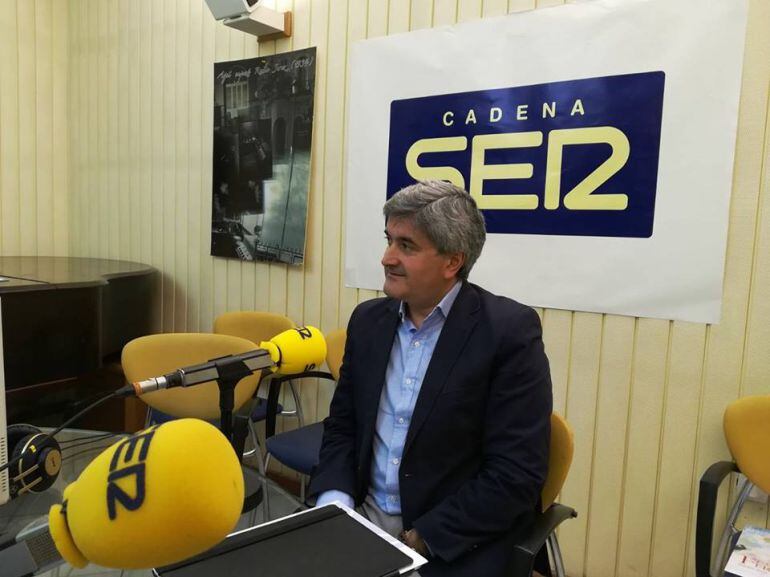 Miguel Ángel Martínez, del Grupo IDESO, en los estudios de Radio Jerez