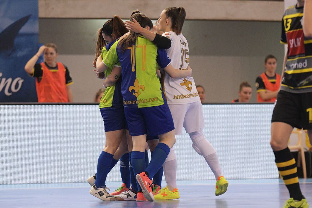 Las jugadores del Jimbee celebran el pase a la final