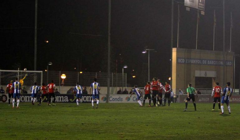 Jugada del partido entre Espanyol B y Hércules