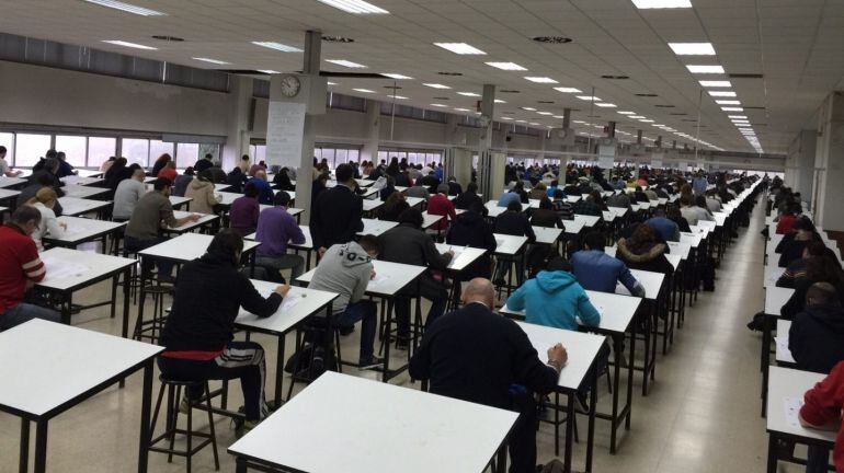 Los opositores de Educación, sin convocatoria a dos meses del examen: &quot;Estamos estudiando a ciegas&quot;