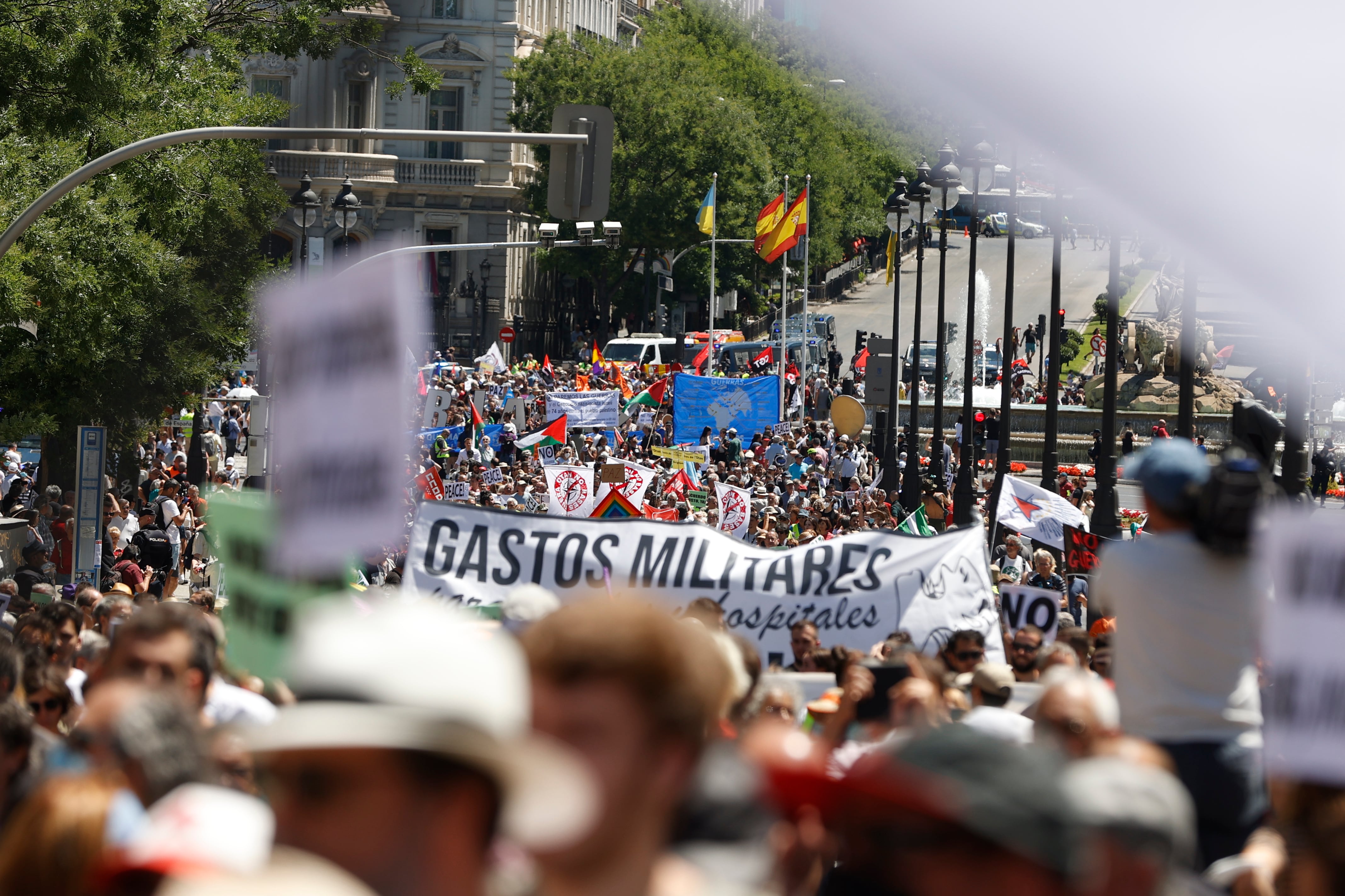  Manifestación en contra de la OTAN celebrada este domingo en Madrid. 