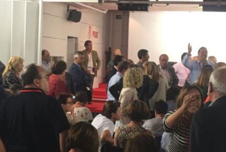 Javier Rodríguez Palacios, en el centro de la imagen