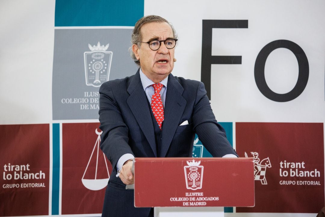 El decano del Colegio de Abogados de Madrid, José María Alonso, interviene en un desayuno jurídico del Colegio de Abogados de Madrid