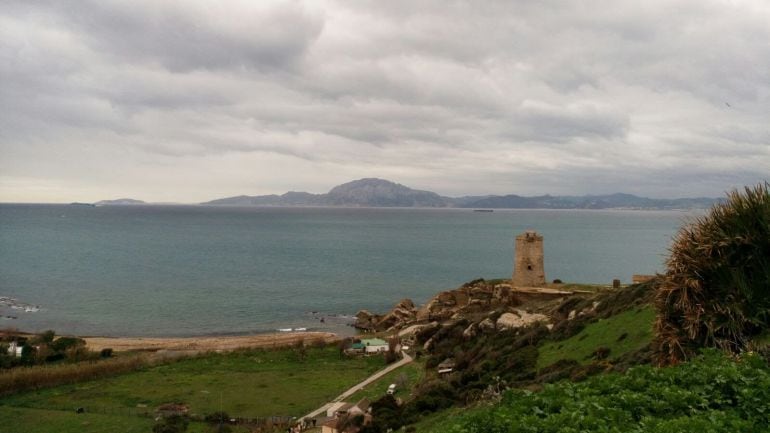 Vista de la Torre de Guadalmesí sobre el Estrecho de Gibraltar.