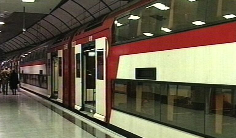 Un tren de Cercanías Madrid en la estación de Alcobendas