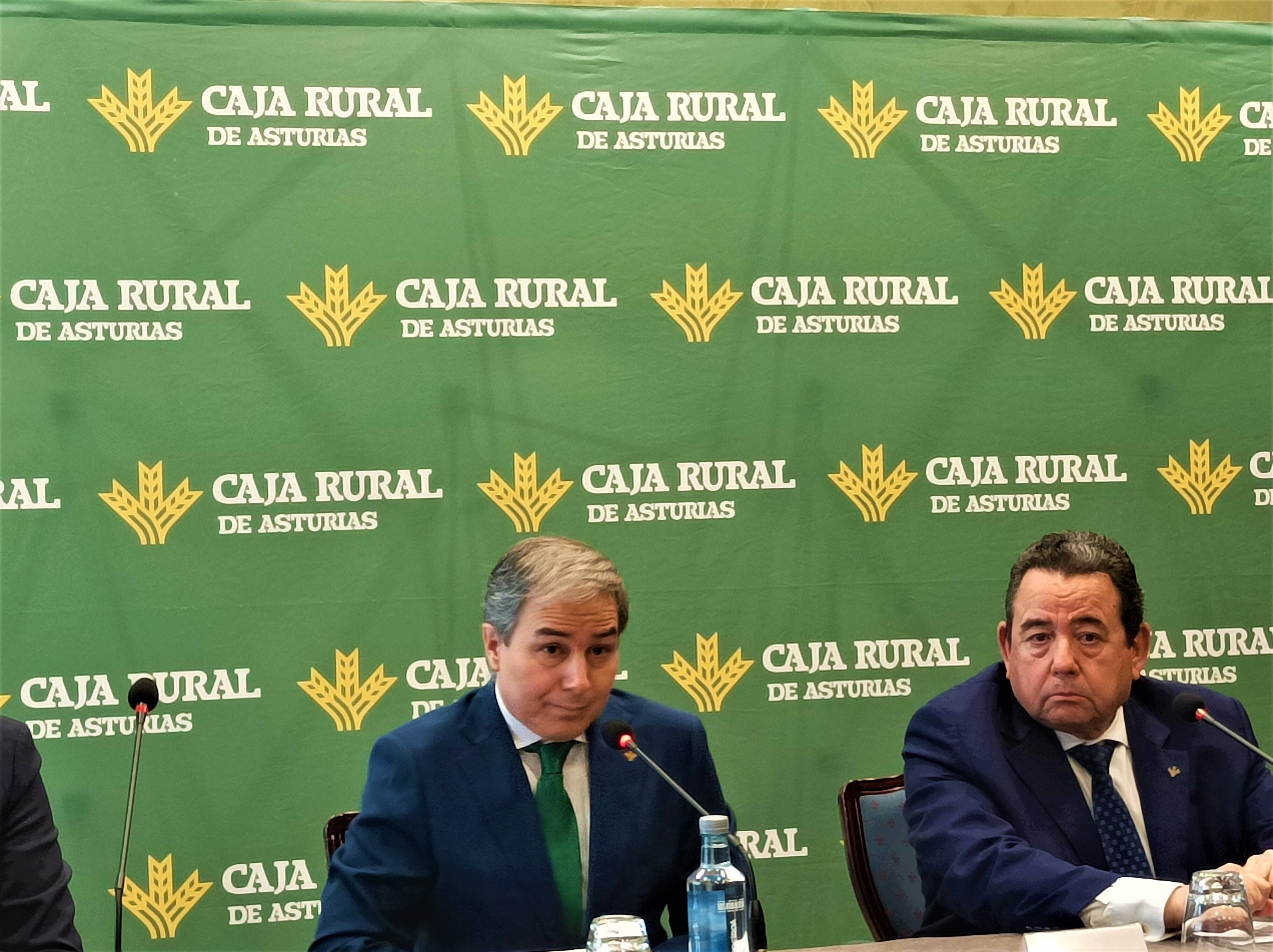 El presidente del Grupo Caja Rural, Raúl Lorenzo, y el de Caja Rural de Asturias, Fernando Martínez