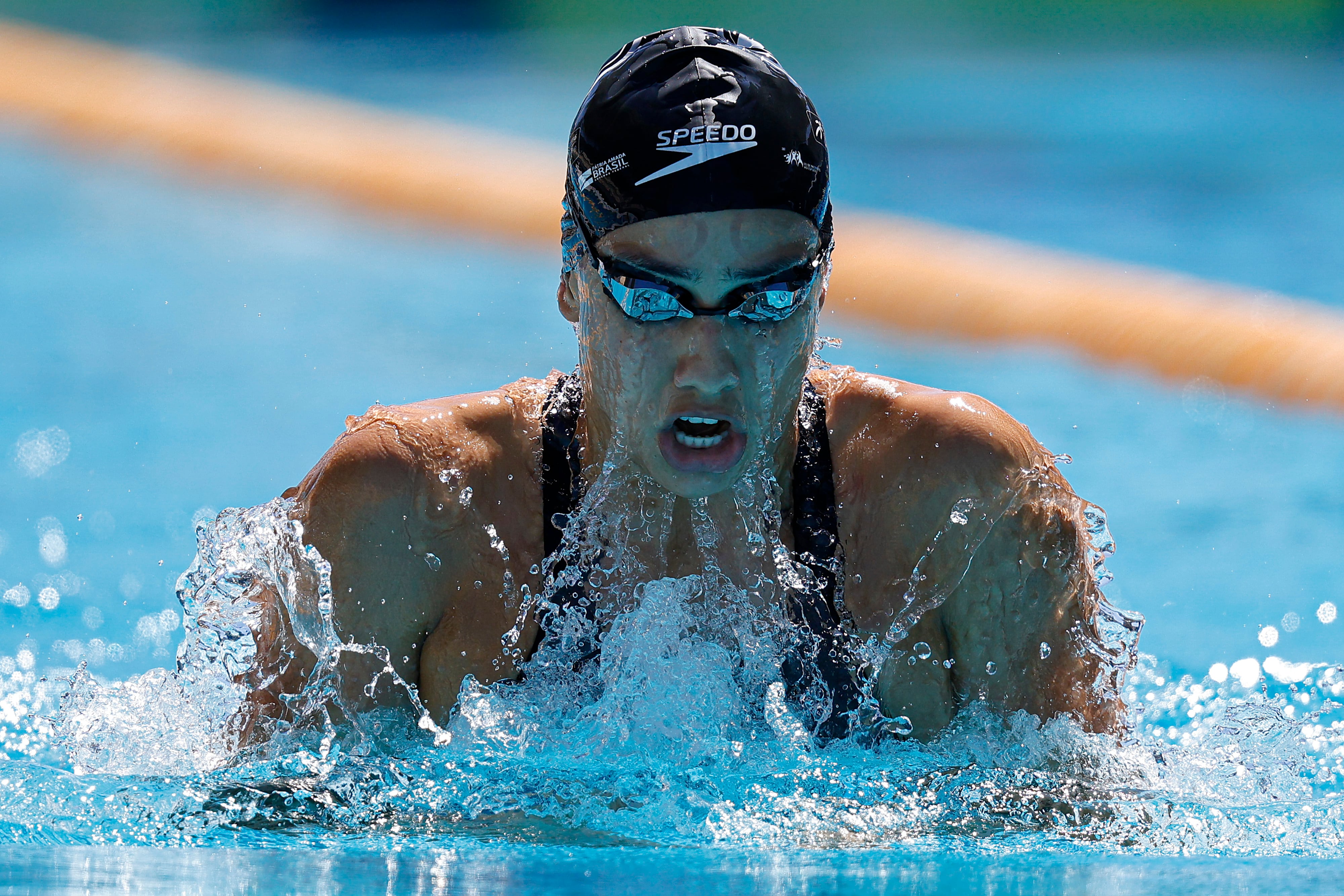 La nadadora Ana Carolina Vieira en una competición en Brasil.