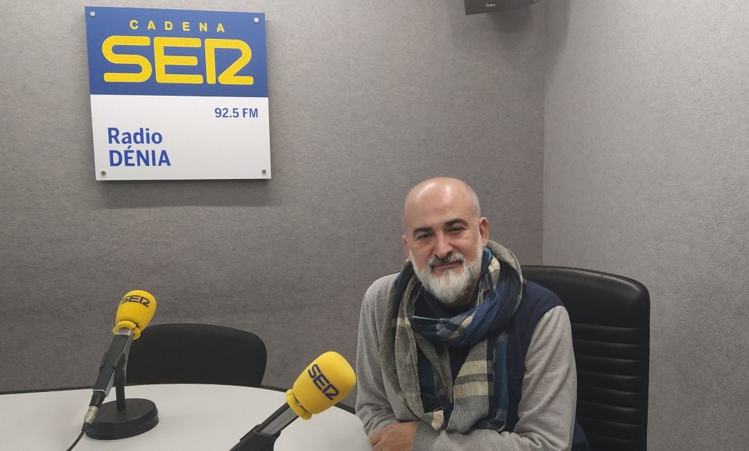 Javier Scotto en una visita anterior, a la pandemia, a esta redacción informativa.