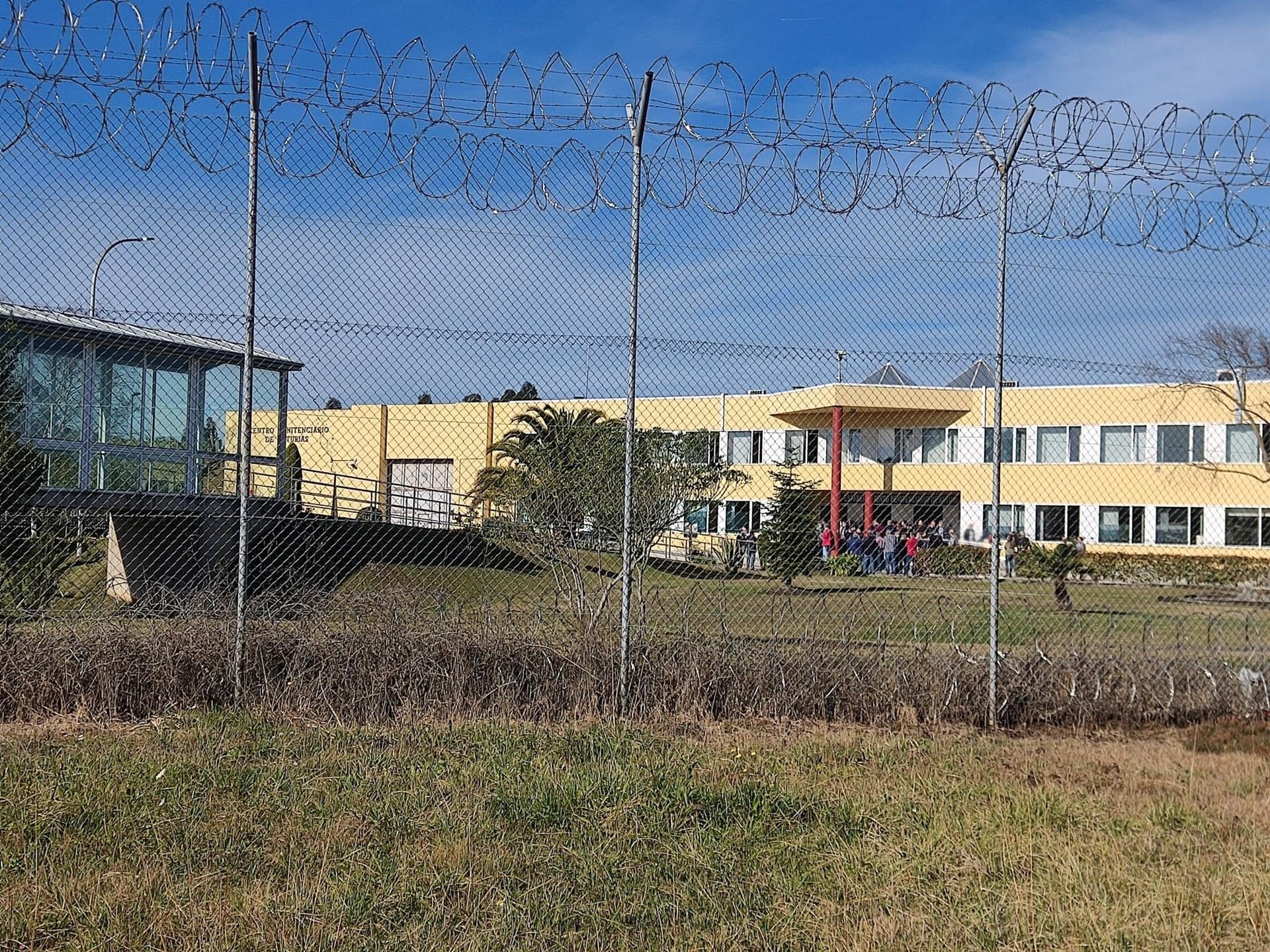 El hombre se entregó en el cuartel de la Guardia Civil de Langreo este martes.