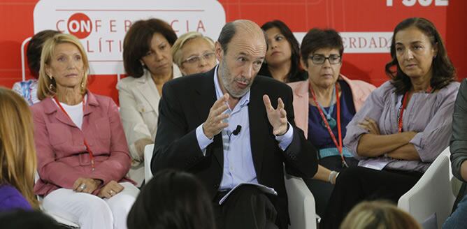 Rubalcaba, en un acto con mujeres socialistas