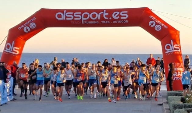 Atletas participantes en la 41º edicion de la Milla Urbana de Navidad de Nerja