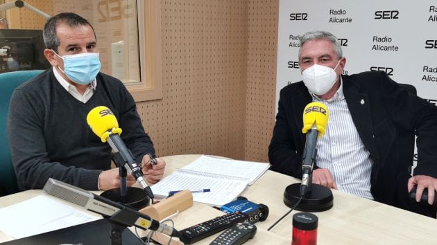 Manuel Avilés tras la entrevista en Radio Alicante SER