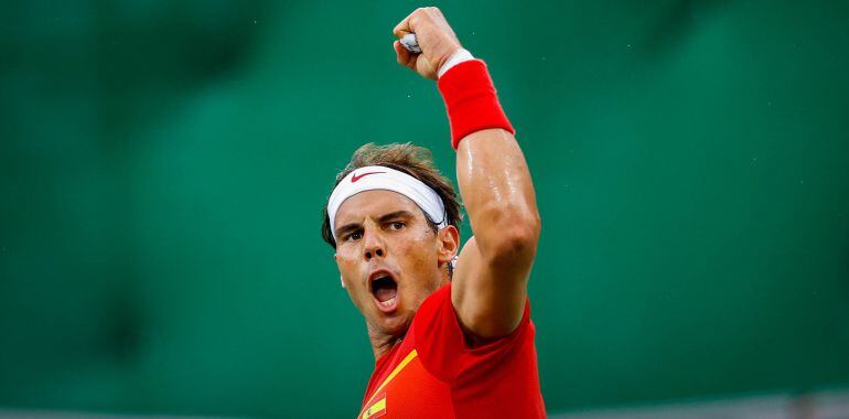 El tenista español Rafael Nadal, en acción contra el jugador de Argentina Federico Delbonis.