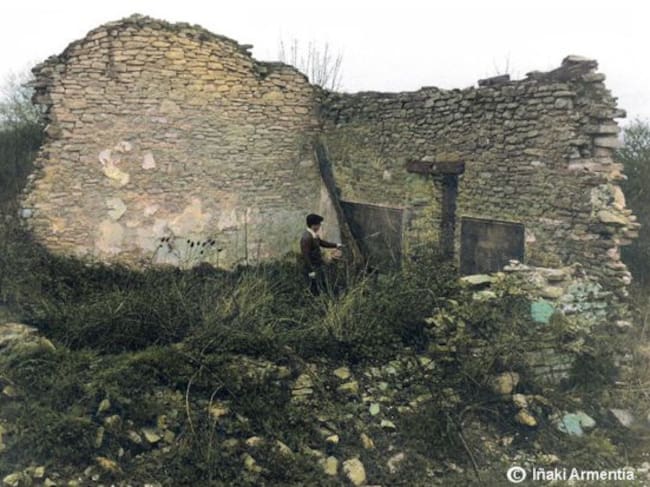 Las ruinas de la escuela de Orenin