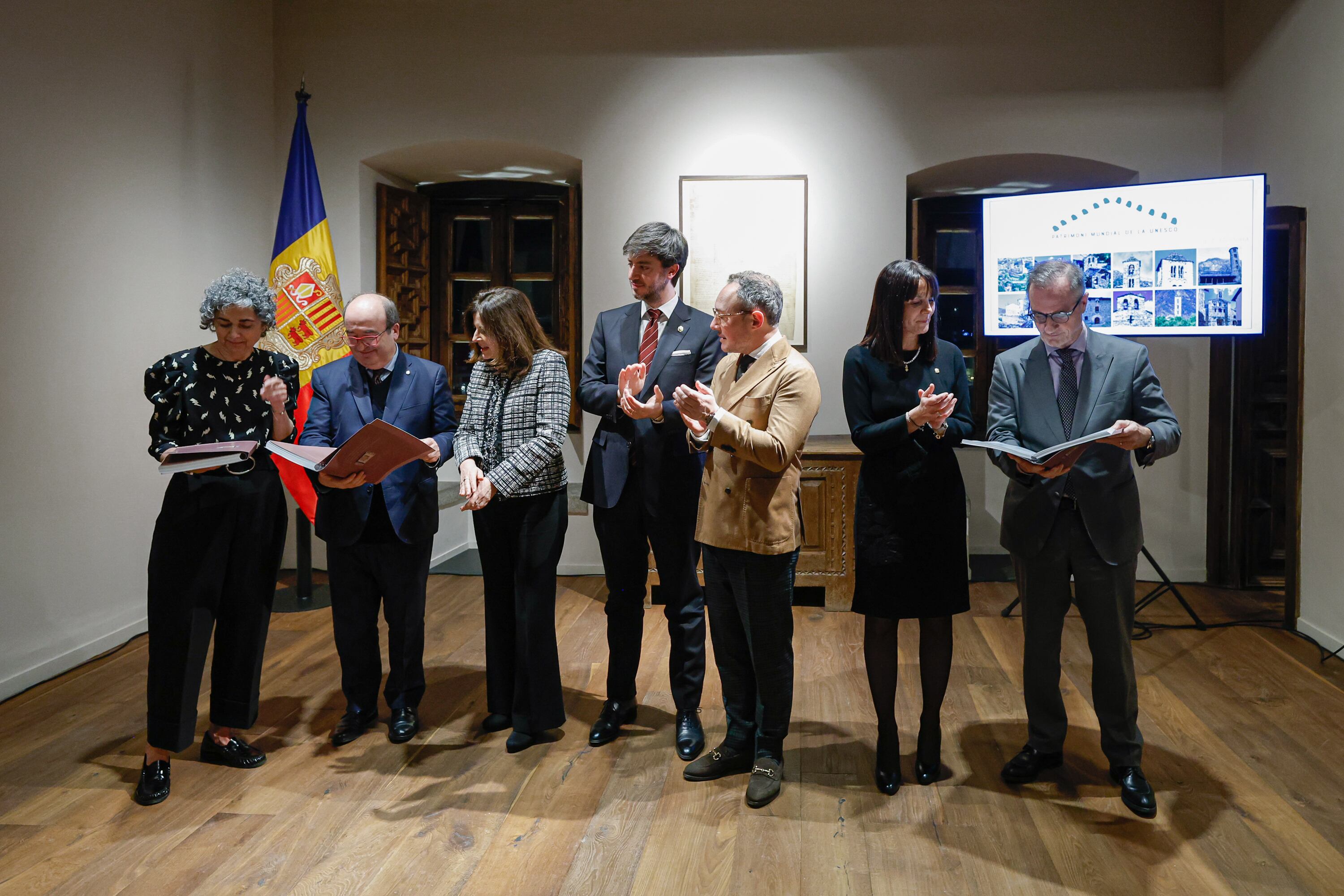 Presentació oficial de la candidatura del coprincipat a la Unesco a Casa de la Vall amb totes les autoritats d'Andorra, Espanya i França implicades