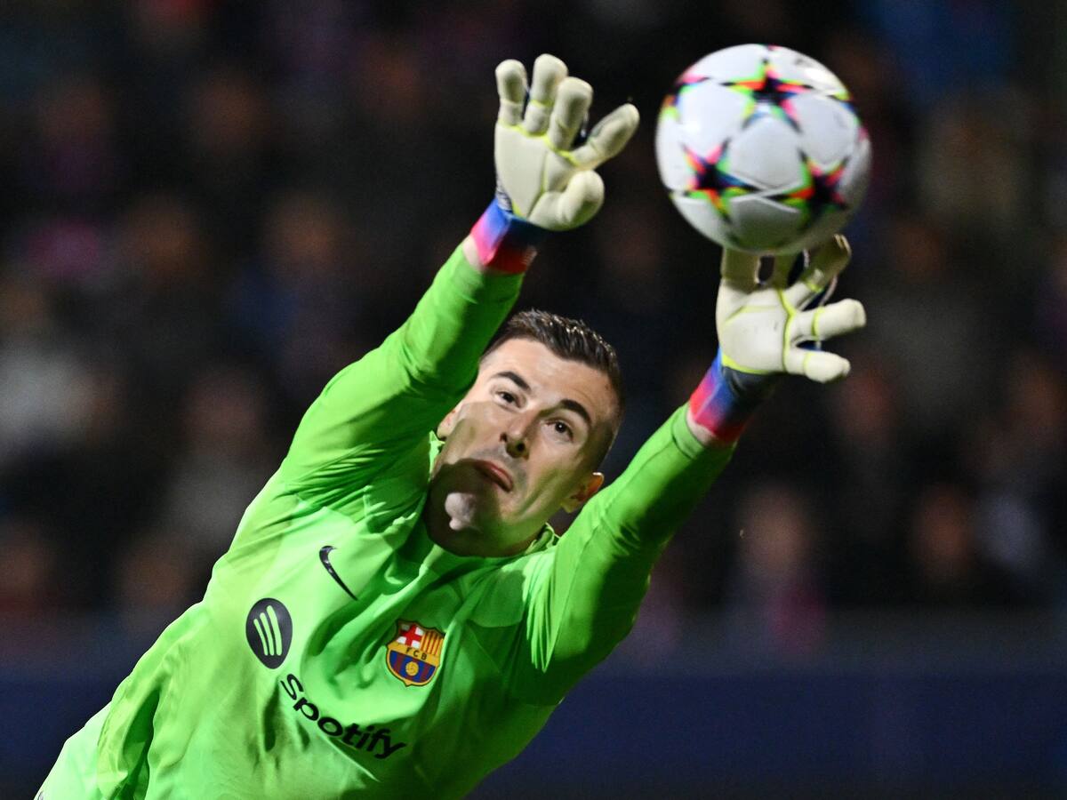 El FC Barcelona inscribe a Iñaki Peña en el primer equipo y podrá jugar la Copa del Rey contra el Intercity