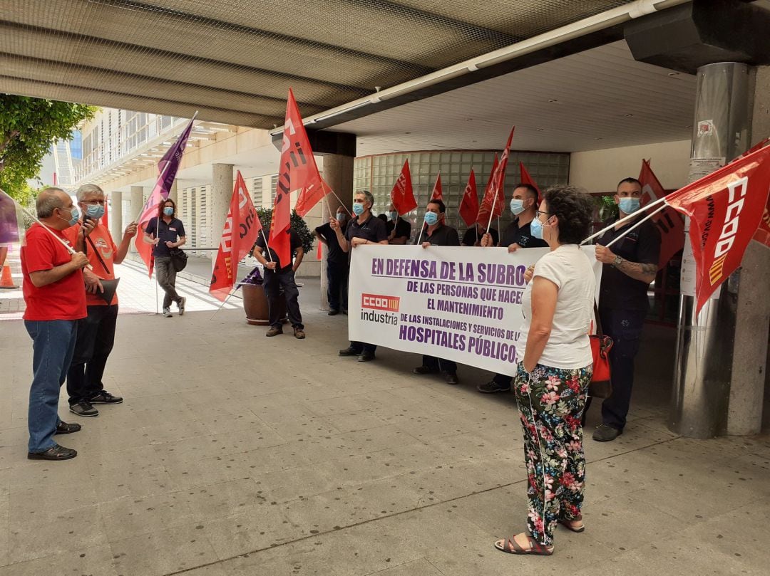 Protestas de los trabajadores de CC.OO. ante los hospitales 