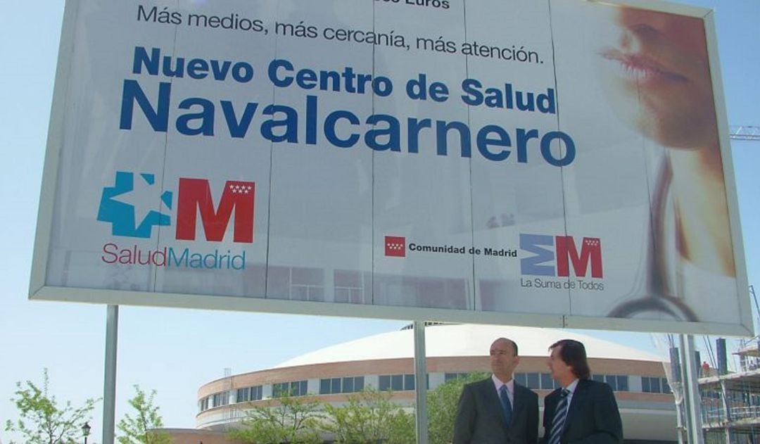 Primera piedra del centro de salud de Navalcarnero en 2007 con Baltasar Santos como alcalde y Manuel Lamela como consejero de sanidad (foto de arhcivo)