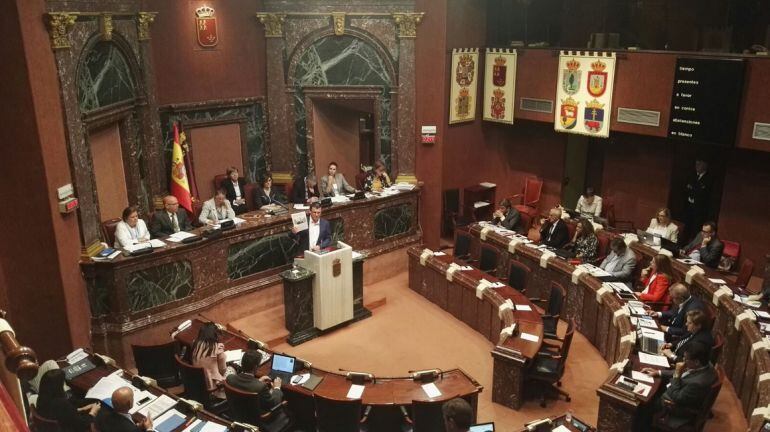 La Asamblea modifica la ley para promover la paridad en el Consejo Jurídico de la Región