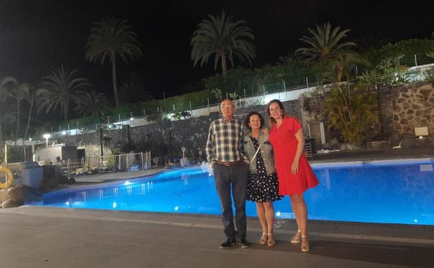 Evaristo, Teresa y Almudena en el hotel de Maspalomas