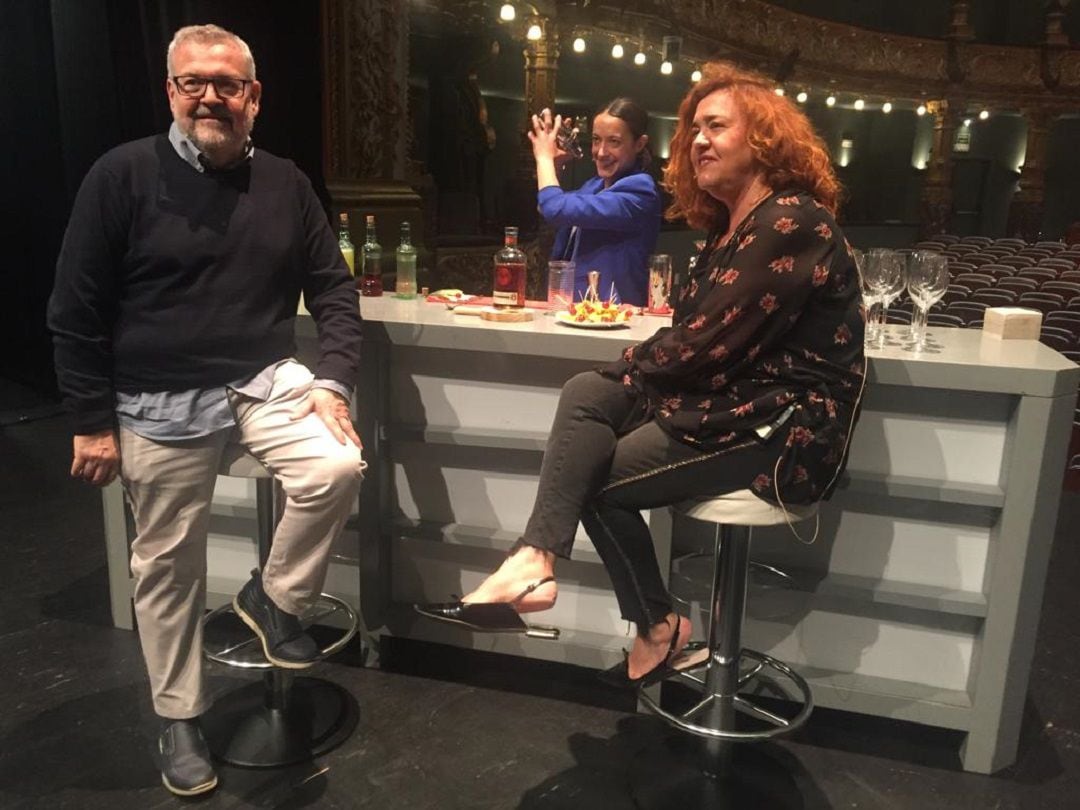 Jorge Culla y Nekane Alonso en el Teatro Campos Elíseos durante un cóctel organizado este miércoles para dar a conocer la programación para Aste Nagusia 2019 y hacer balance de la temporada 2018-19