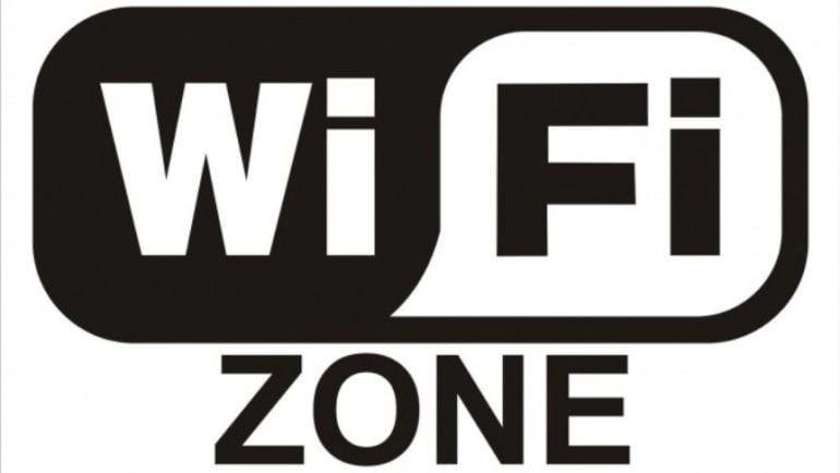 Cartel que avisa de zona wifi gratuito.