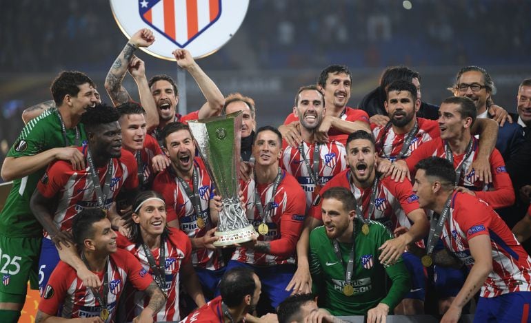 Los jugadores del Atlético celebran la victoria en la final de Lyon frente al Olympique.