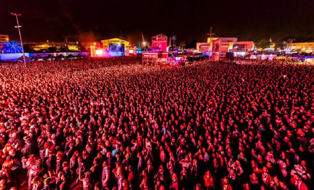 Imagen nocturna del festival durante su edición de 2.019