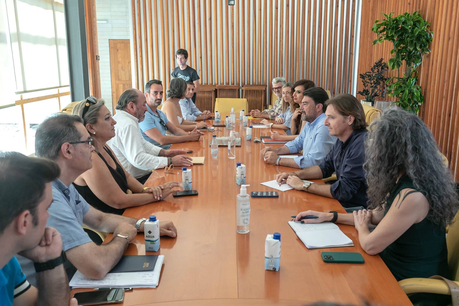 Luis Barcala reunido con hosteleros de Alicante