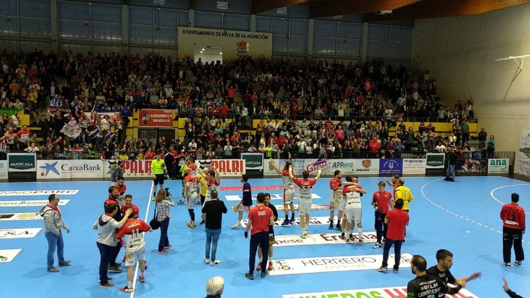 Balonmano Nava más cerca de Asobal