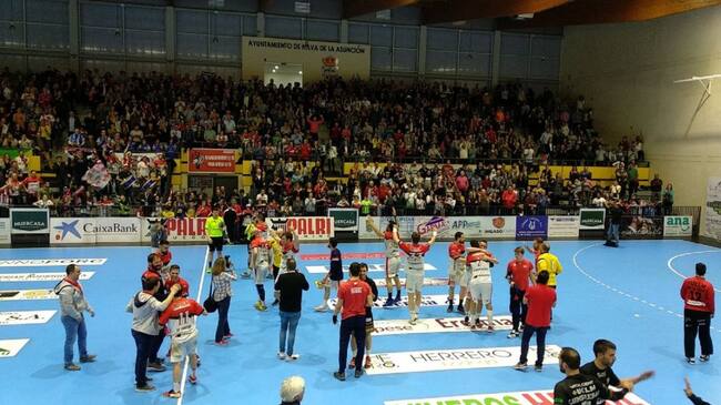 Balonmano Nava más cerca de Asobal