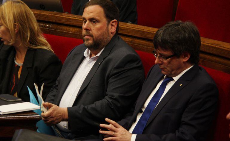 El conseller de Economía, Oriol Junqueras, junto al presidente Puigdemont