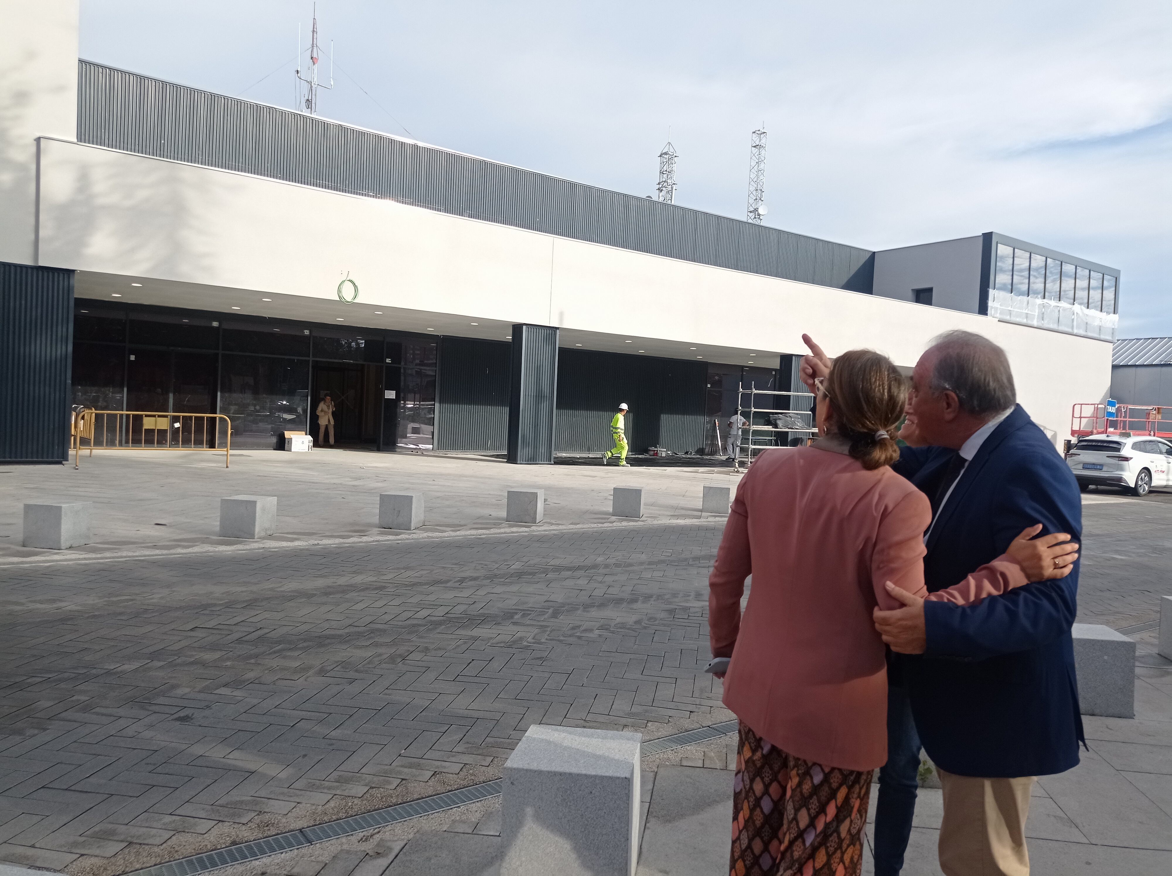 La consejera de Movilidad, María González Corral, en su visita a las obras de la estación de autobuses de Palencia