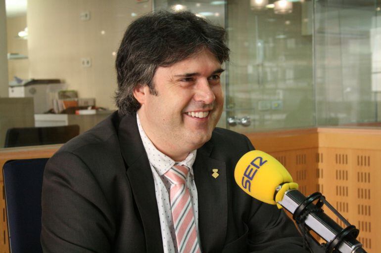 Pere Vila durant l&#039;entrevista a Ràdio Girona 