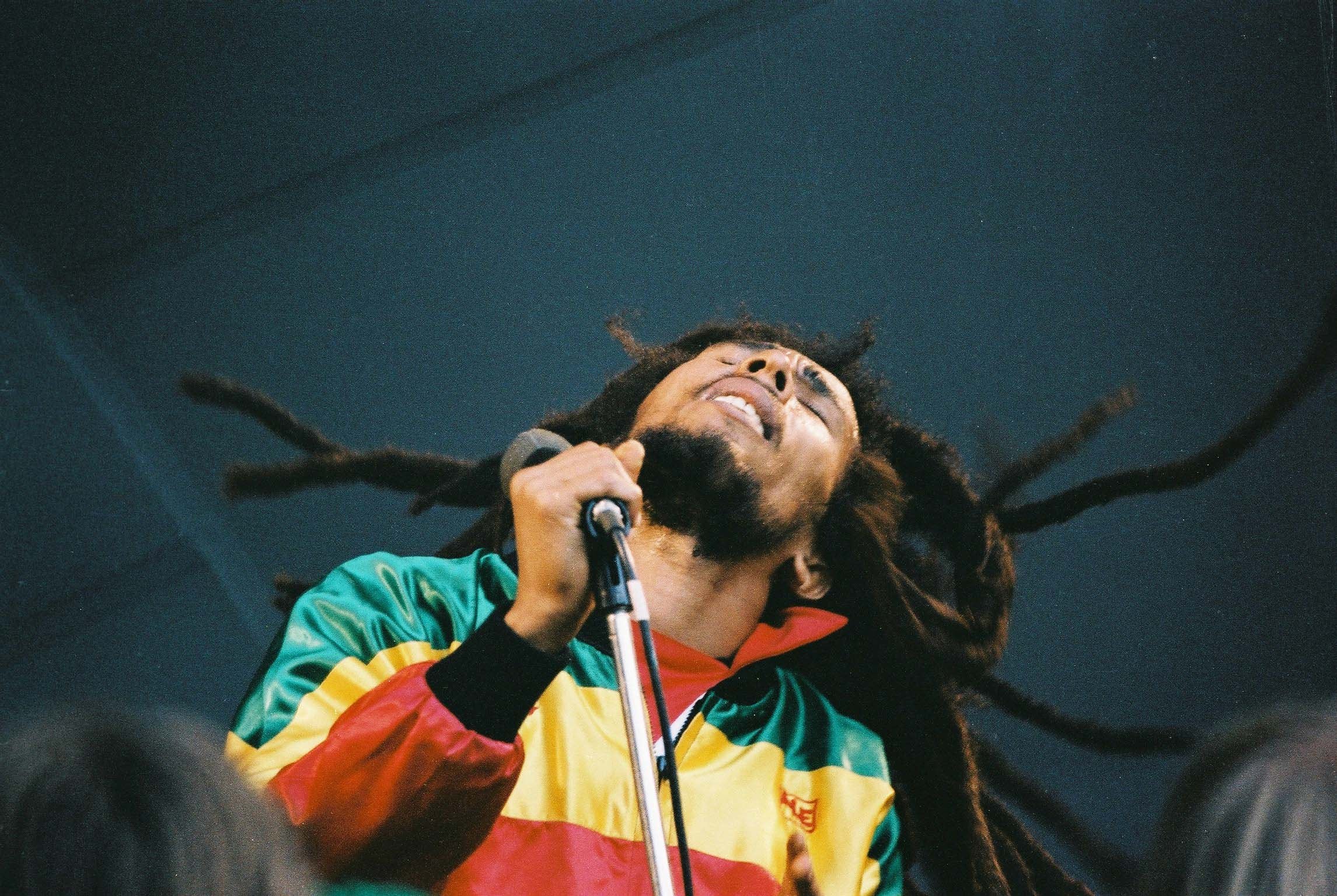 Bob Marley durante una actuación en Londres en junio de 1980