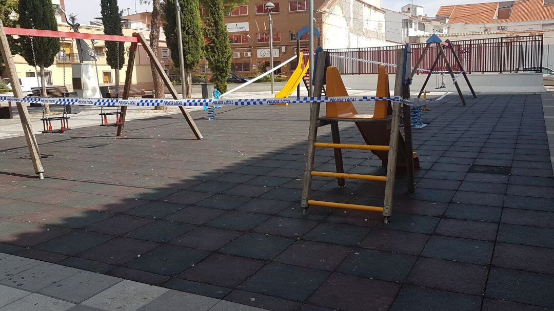 Imagen de archivo de un parque infantil precintado en Manzanares (Ciudad Real) 