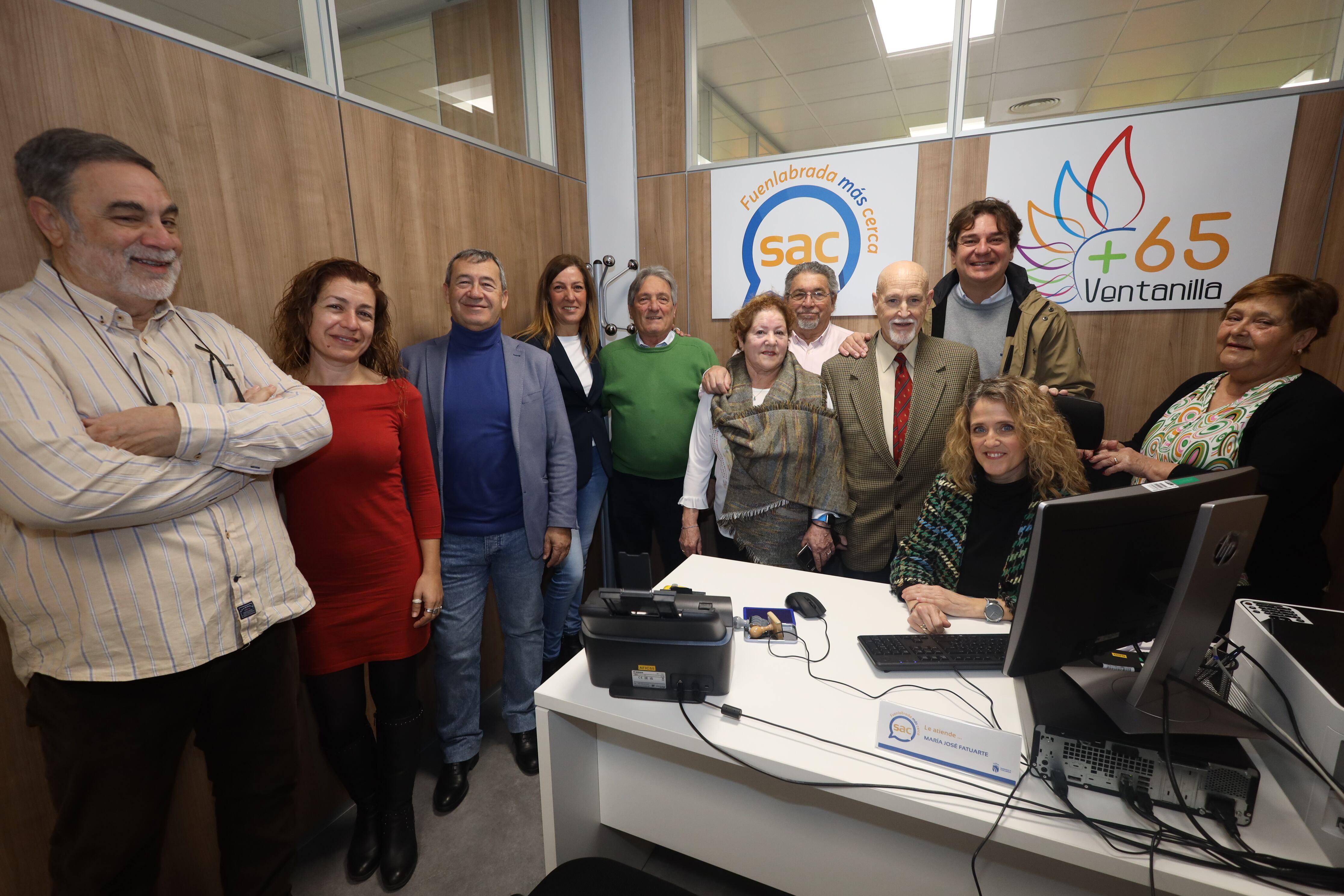 El alcalde de Fuenlabrada, en el centro de mayores de Loranca