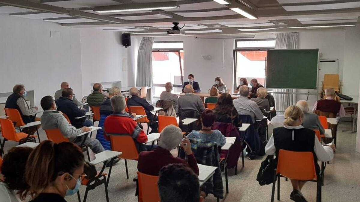 Los mayores aplazan su concentración después de que Barcala garantice la reapertura de los centros el día 1