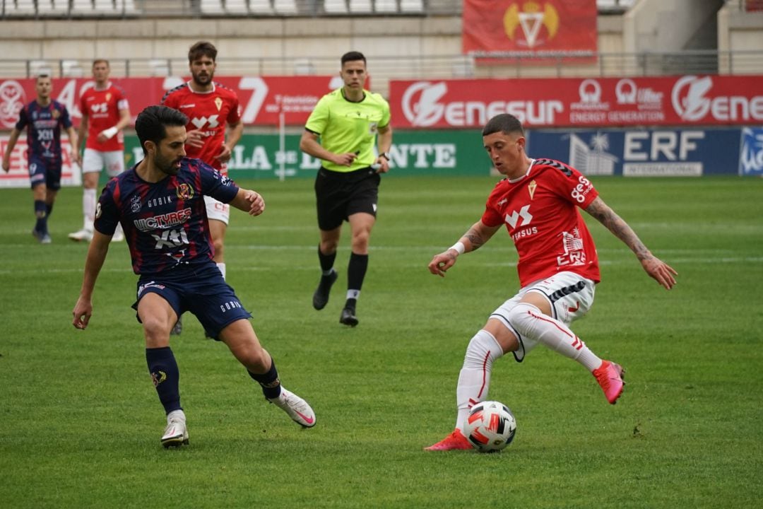 David Segura en el partido contra el Yeclano en el que fue expulsado por doble amarilla