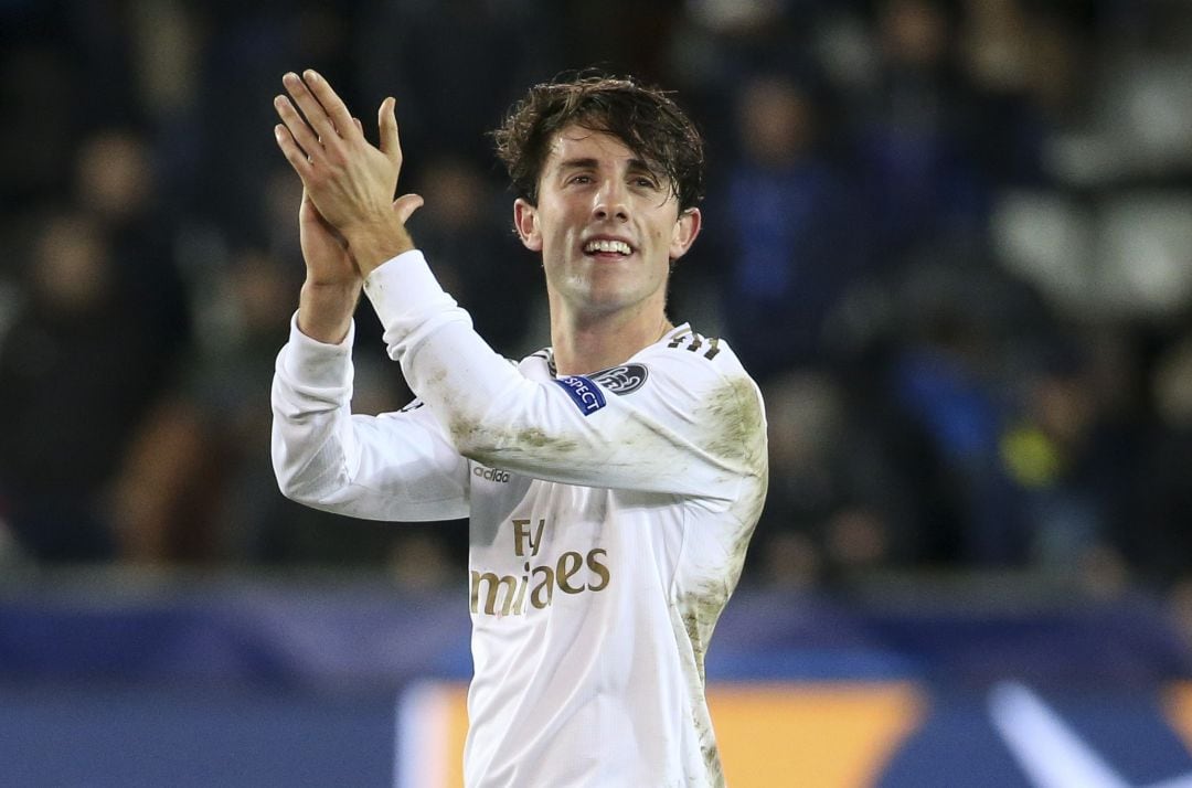 Álvaro Odriozola en un partido de Champions League con el Real Madrid.