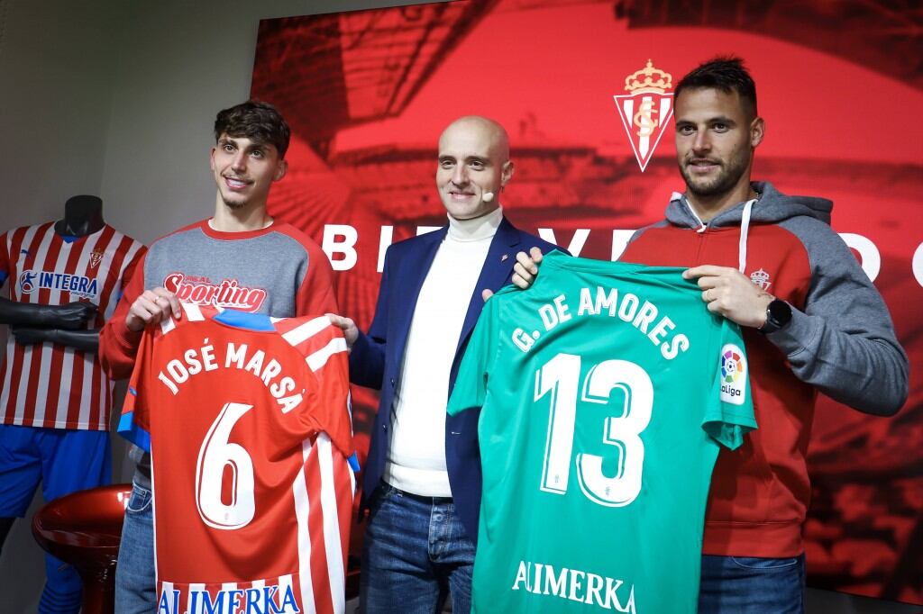 José Marsà, David Guerra y Guillermo de Amores en la presentación de los dos últimos fichajes del Sporting.