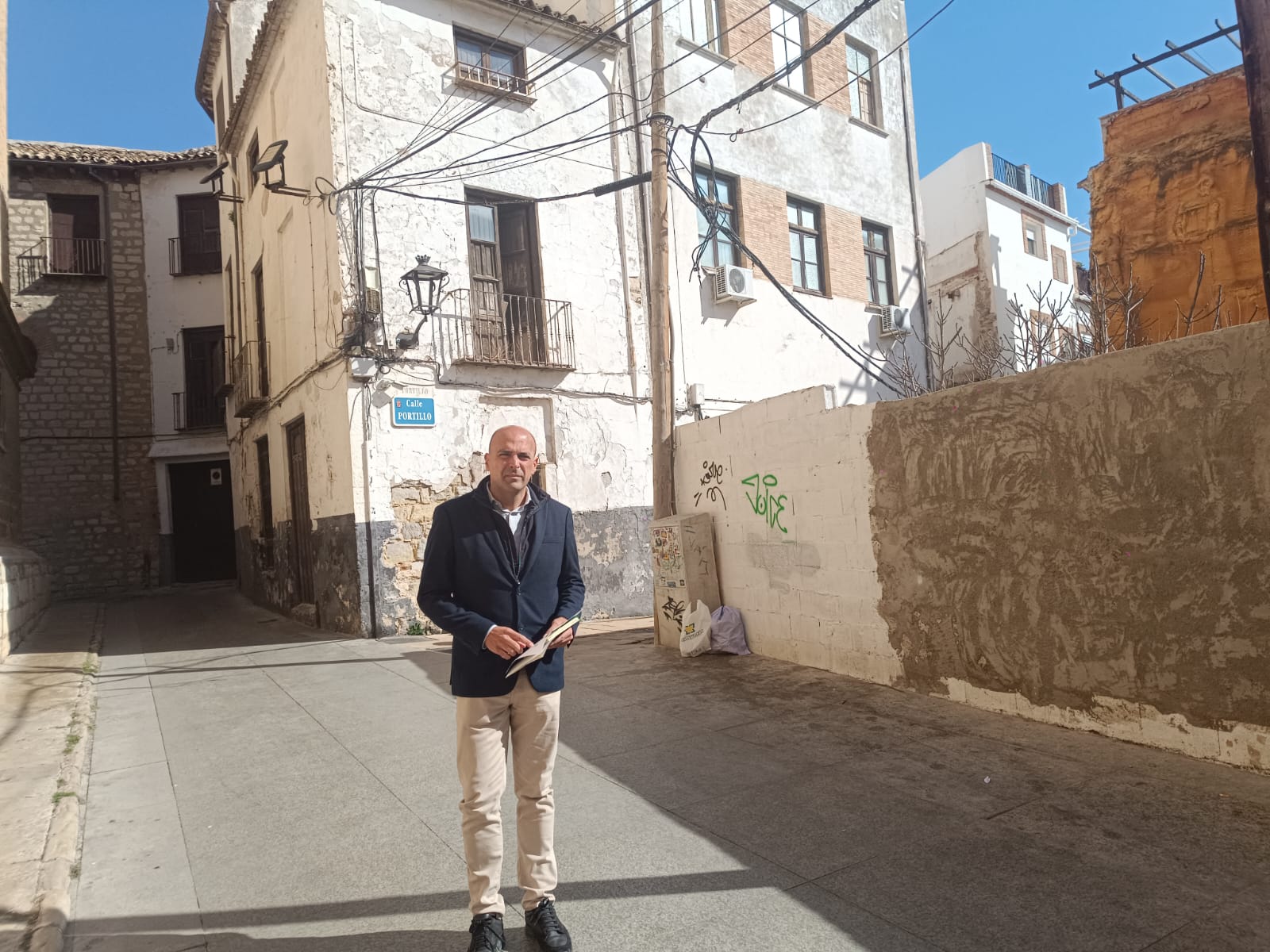 El concejal de Patrimonio, José María Cano, en una calle situada junto a la Catedral.